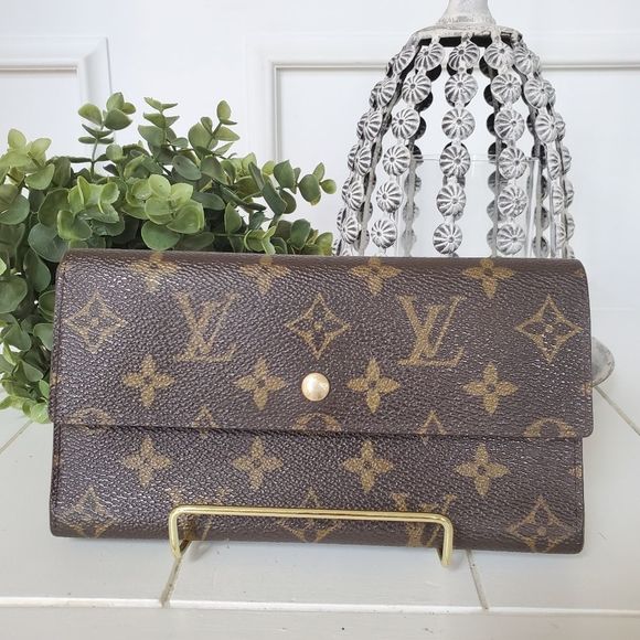 Louis Vuitton Handbags - Louis Vuitton Monogram International Wallet